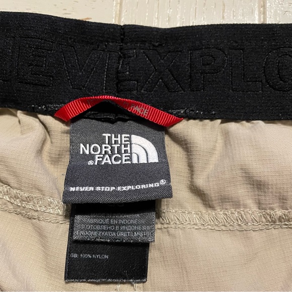 The North Face Shorts Mens Large Beige 10” Nylon Stow Pocket Hiking Fishing Camp - Picture 3 of 11